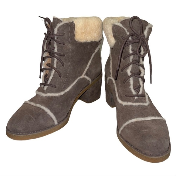 UGG Shoes - UGG Australia Esterly Heeled Lace up Suede boots. Size 9.5 EUC